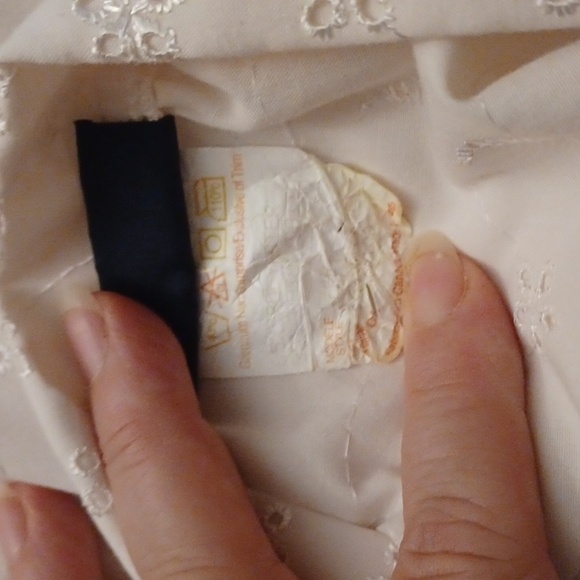 $4 Add-on White Lace-like Floral Blouse - Size Medium - Picture 7 of 10